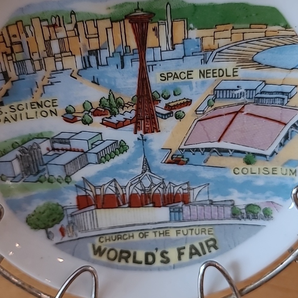 VINTAGE 1962 Seattle World's Fair Mini Plate With Wire Frame Hanger/Stand - Picture 12 of 15